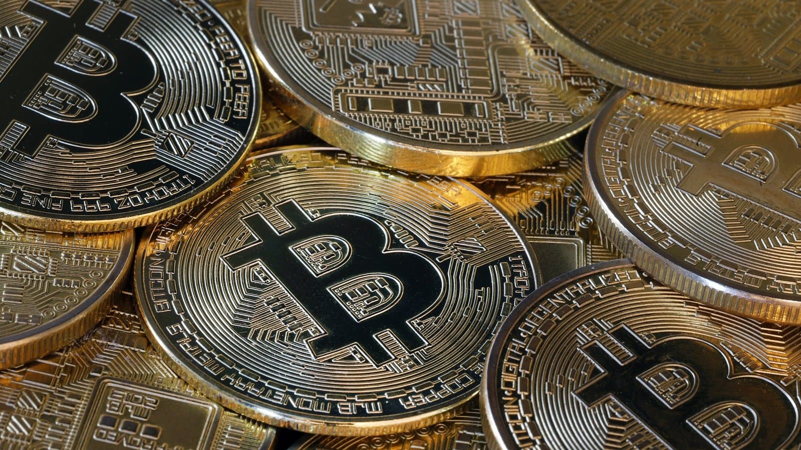 Bitcoin's Volatile 2025 Exposes Crypto's Growing Ties to Wall Street