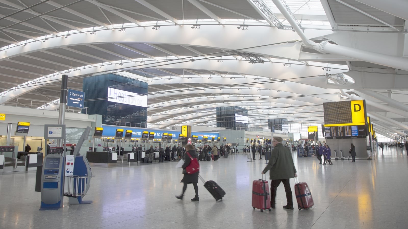 Heathrow boss gives Burnham ultimatum: back third runway or risk £33bn plan